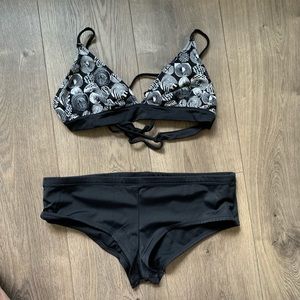 Volcom 2 piece bathing suit